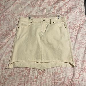 Vineyard Vines off white denim skirt